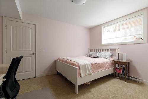 445 Hardie Road, Kelowna, BC - Indoor Photo Showing Bedroom