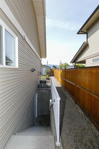 445 Hardie Road, Kelowna, BC - Outdoor With Exterior