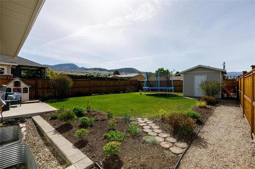 445 Hardie Road, Kelowna, BC - Outdoor With Backyard