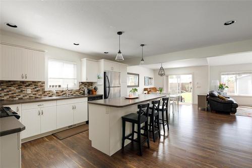 445 Hardie Road, Kelowna, BC - Indoor Photo Showing Kitchen With Double Sink With Upgraded Kitchen