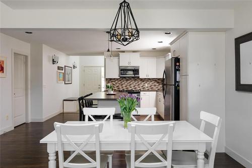 445 Hardie Road, Kelowna, BC - Indoor Photo Showing Dining Room