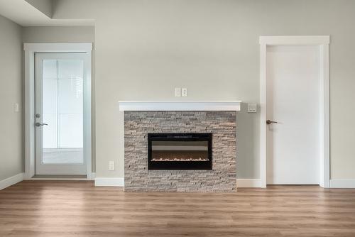 405-1883 Water Street, Kelowna, BC - Indoor Photo Showing Living Room With Fireplace