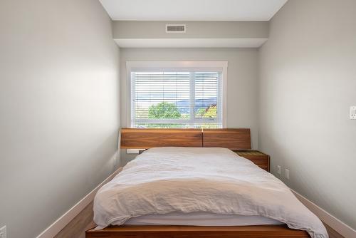 405-1883 Water Street, Kelowna, BC - Indoor Photo Showing Bedroom