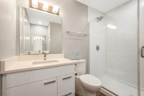 405-1883 Water Street, Kelowna, BC - Indoor Photo Showing Bathroom