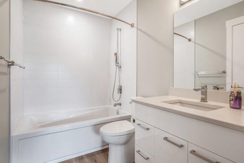 405-1883 Water Street, Kelowna, BC - Indoor Photo Showing Bathroom