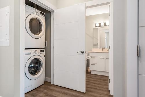 405-1883 Water Street, Kelowna, BC - Indoor Photo Showing Laundry Room