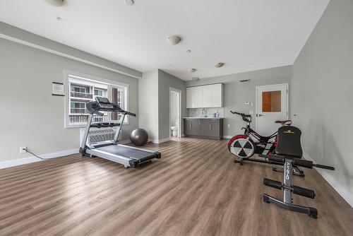 405-1883 Water Street, Kelowna, BC - Indoor Photo Showing Gym Room