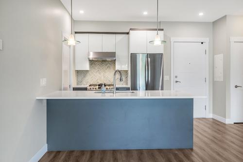 405-1883 Water Street, Kelowna, BC - Indoor Photo Showing Kitchen With Upgraded Kitchen