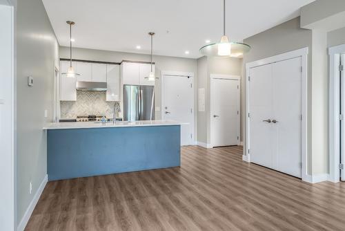 405-1883 Water Street, Kelowna, BC - Indoor Photo Showing Kitchen With Upgraded Kitchen