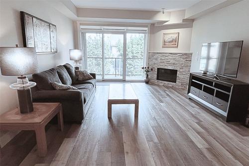 316-3865 Truswell Road, Kelowna, BC - Indoor Photo Showing Living Room With Fireplace