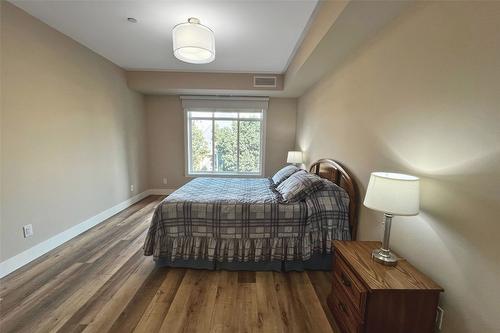 316-3865 Truswell Road, Kelowna, BC - Indoor Photo Showing Bedroom