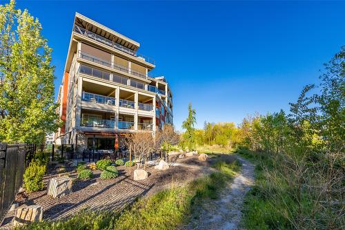 316-3865 Truswell Road, Kelowna, BC - Outdoor