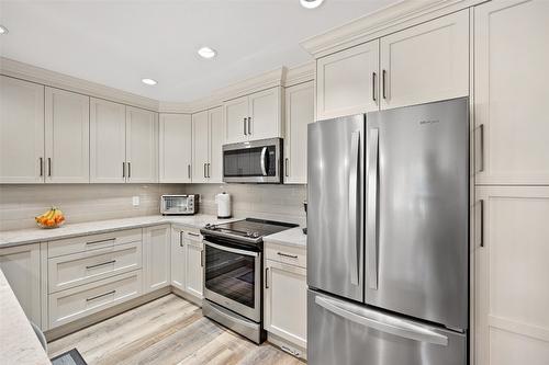 316-3865 Truswell Road, Kelowna, BC - Indoor Photo Showing Kitchen