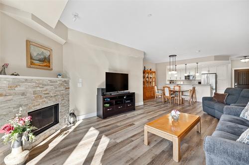 316-3865 Truswell Road, Kelowna, BC - Indoor Photo Showing Living Room With Fireplace