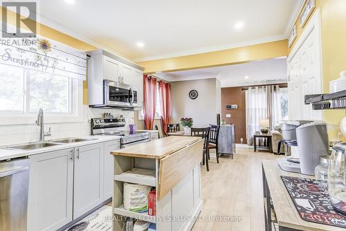 6325 Doreen Drive, Niagara Falls, ON - Indoor Photo Showing Kitchen With Double Sink