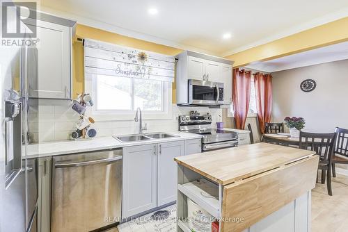 6325 Doreen Drive, Niagara Falls, ON - Indoor Photo Showing Kitchen With Double Sink