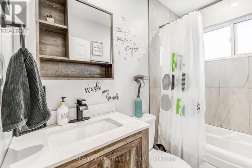 6325 Doreen Drive, Niagara Falls, ON - Indoor Photo Showing Bathroom