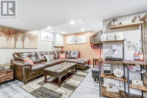 6325 Doreen Drive, Niagara Falls, ON - Indoor Photo Showing Living Room