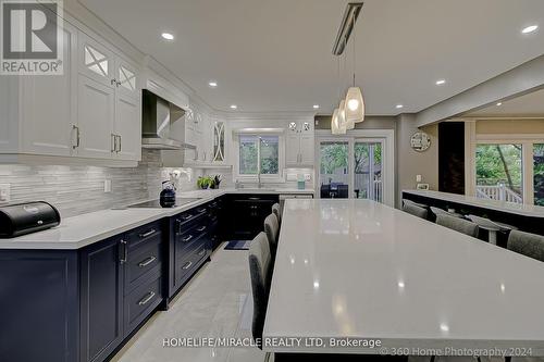 158 Hanson Road, Mississauga (Fairview), ON - Indoor Photo Showing Kitchen With Upgraded Kitchen