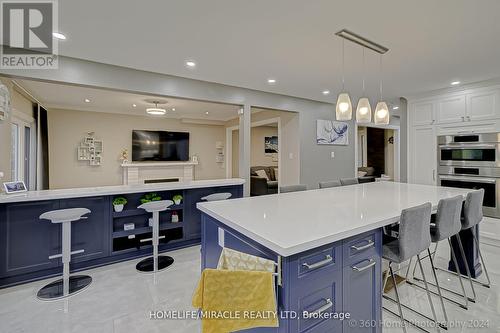 158 Hanson Road, Mississauga (Fairview), ON - Indoor Photo Showing Kitchen With Upgraded Kitchen