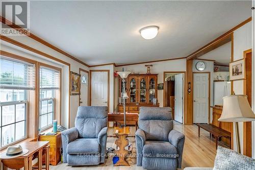 395 - 3033 Townline Road, Fort Erie, ON - Indoor Photo Showing Living Room