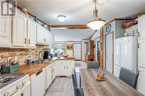 395 - 3033 Townline Road, Fort Erie, ON - Indoor Photo Showing Kitchen