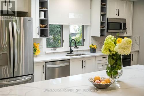 85 Enmore Avenue, Hamilton (Ancaster), ON - Indoor Photo Showing Kitchen With Upgraded Kitchen