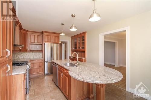 6528 Tooney Drive, Ottawa, ON - Indoor Photo Showing Kitchen With Double Sink With Upgraded Kitchen