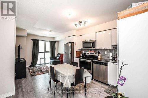 509 - 2150 Lawrence Avenue, Toronto (Wexford-Maryvale), ON - Indoor Photo Showing Kitchen