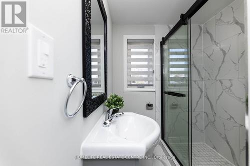 150 Magnolia Avenue, Toronto (Kennedy Park), ON - Indoor Photo Showing Bathroom