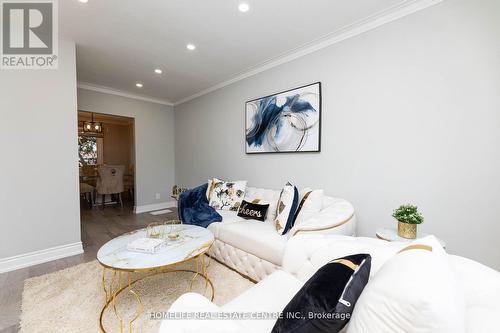 150 Magnolia Avenue, Toronto (Kennedy Park), ON - Indoor Photo Showing Living Room