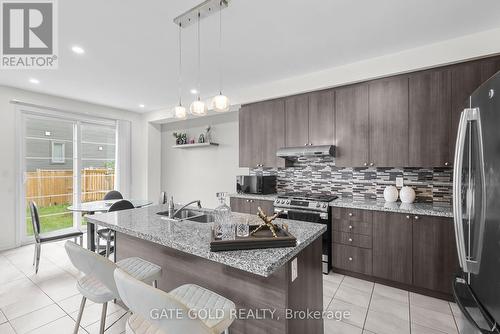 2560 Bandsman Crescent, Oshawa (Windfields), ON - Indoor Photo Showing Kitchen With Double Sink With Upgraded Kitchen