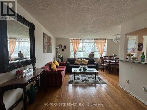 417 - 5 Parkway Forest Drive, Toronto (Henry Farm), ON - Indoor Photo Showing Living Room