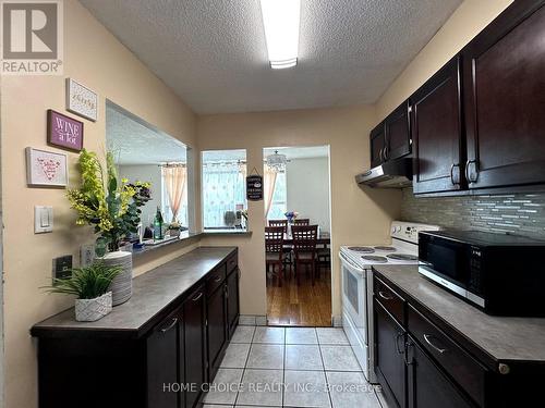 417 - 5 Parkway Forest Drive, Toronto (Henry Farm), ON - Indoor Photo Showing Kitchen