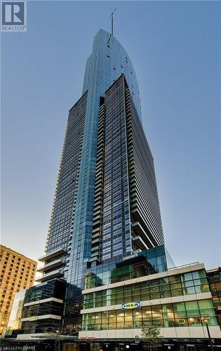 7116 - 388 Yonge Street, Toronto (Bay Street Corridor), ON - Outdoor With Facade