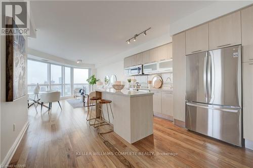 7116 - 388 Yonge Street, Toronto (Bay Street Corridor), ON - Indoor Photo Showing Kitchen