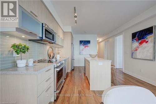 7116 - 388 Yonge Street, Toronto (Bay Street Corridor), ON - Indoor Photo Showing Kitchen With Upgraded Kitchen