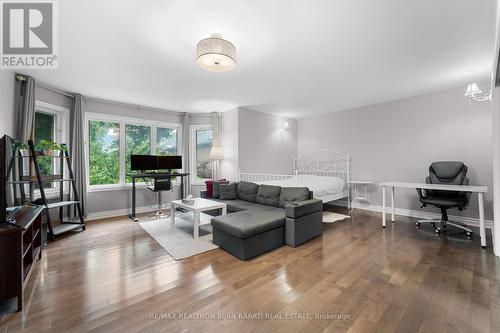 3022 Bayview Avenue, Toronto (Willowdale East), ON - Indoor Photo Showing Living Room