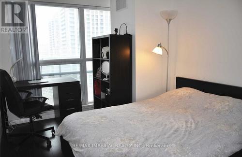 1715 - 386 Yonge Street, Toronto (Bay Street Corridor), ON - Indoor Photo Showing Bedroom