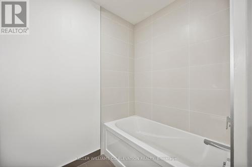 104 - 10 Deerlick Court, Toronto (Parkwoods-Donalda), ON - Indoor Photo Showing Bathroom