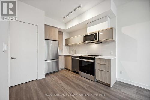 104 - 10 Deerlick Court, Toronto (Parkwoods-Donalda), ON - Indoor Photo Showing Kitchen With Stainless Steel Kitchen