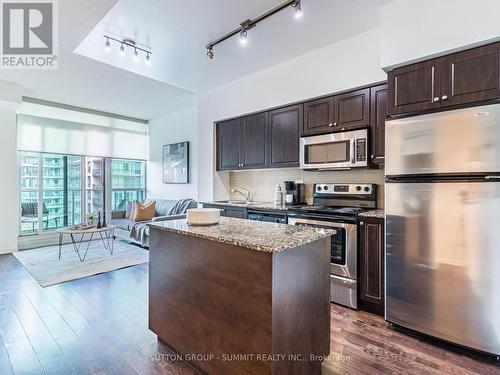 712 - 215 Fort York Boulevard, Toronto (Waterfront Communities), ON - Indoor Photo Showing Kitchen With Stainless Steel Kitchen With Upgraded Kitchen