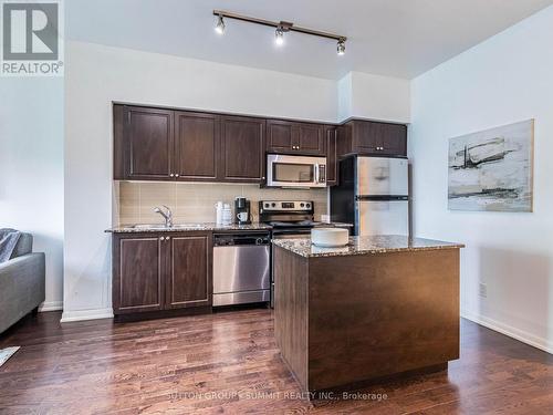 712 - 215 Fort York Boulevard, Toronto (Waterfront Communities), ON - Indoor Photo Showing Kitchen With Stainless Steel Kitchen With Double Sink