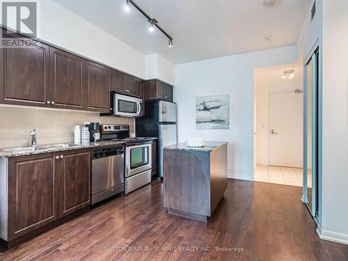 712 - 215 Fort York Boulevard, Toronto (Waterfront Communities), ON - Indoor Photo Showing Kitchen With Stainless Steel Kitchen With Double Sink