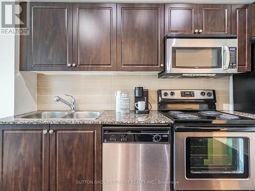 712 - 215 Fort York Boulevard, Toronto (Waterfront Communities), ON - Indoor Photo Showing Kitchen With Stainless Steel Kitchen With Double Sink With Upgraded Kitchen