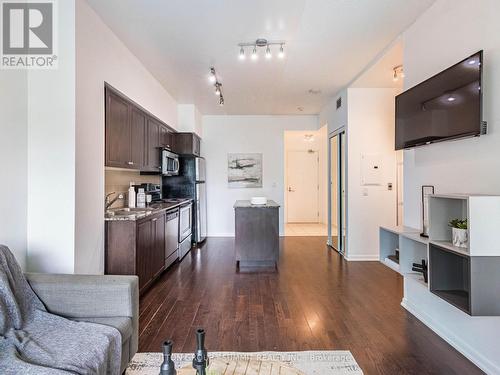 712 - 215 Fort York Boulevard, Toronto (Waterfront Communities), ON - Indoor Photo Showing Kitchen