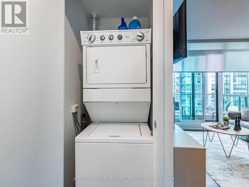 712 - 215 Fort York Boulevard, Toronto (Waterfront Communities), ON - Indoor Photo Showing Laundry Room