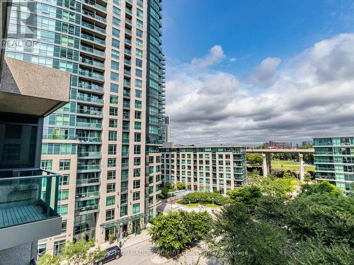 712 - 215 Fort York Boulevard, Toronto (Waterfront Communities), ON - Outdoor With Facade