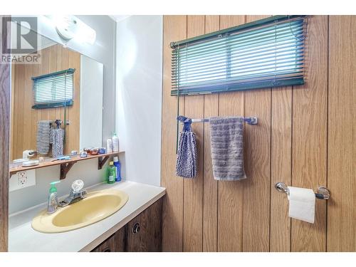 1300 Carson Street, Clinton, BC - Indoor Photo Showing Bathroom