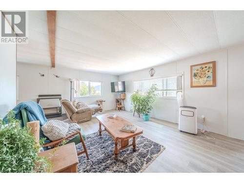 1300 Carson Street, Clinton, BC - Indoor Photo Showing Living Room